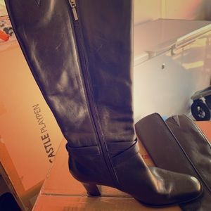 Brand new women’s boots